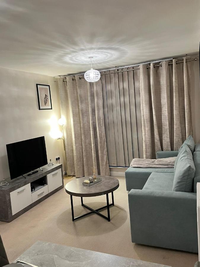 Stylish Luxe Apartment Harlow Buitenkant foto