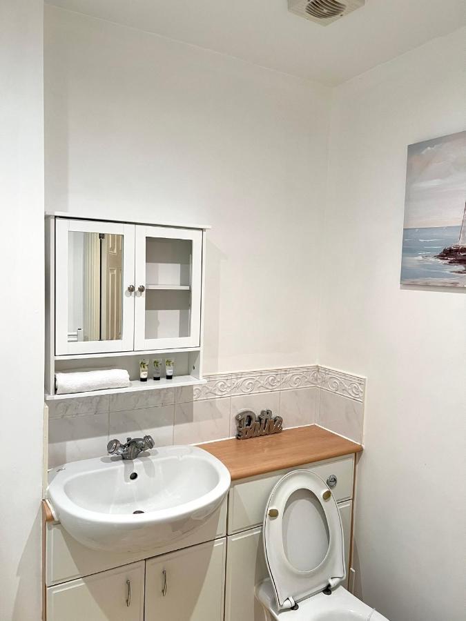 Stylish Luxe Apartment Harlow Buitenkant foto